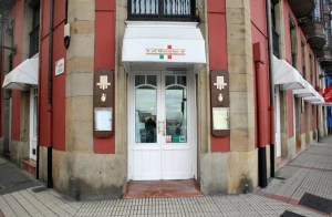 Entrada del restaurante (foto: www.alboccalino.es)