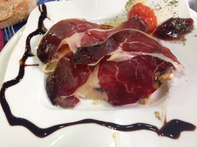 Queso de cabra y cecina