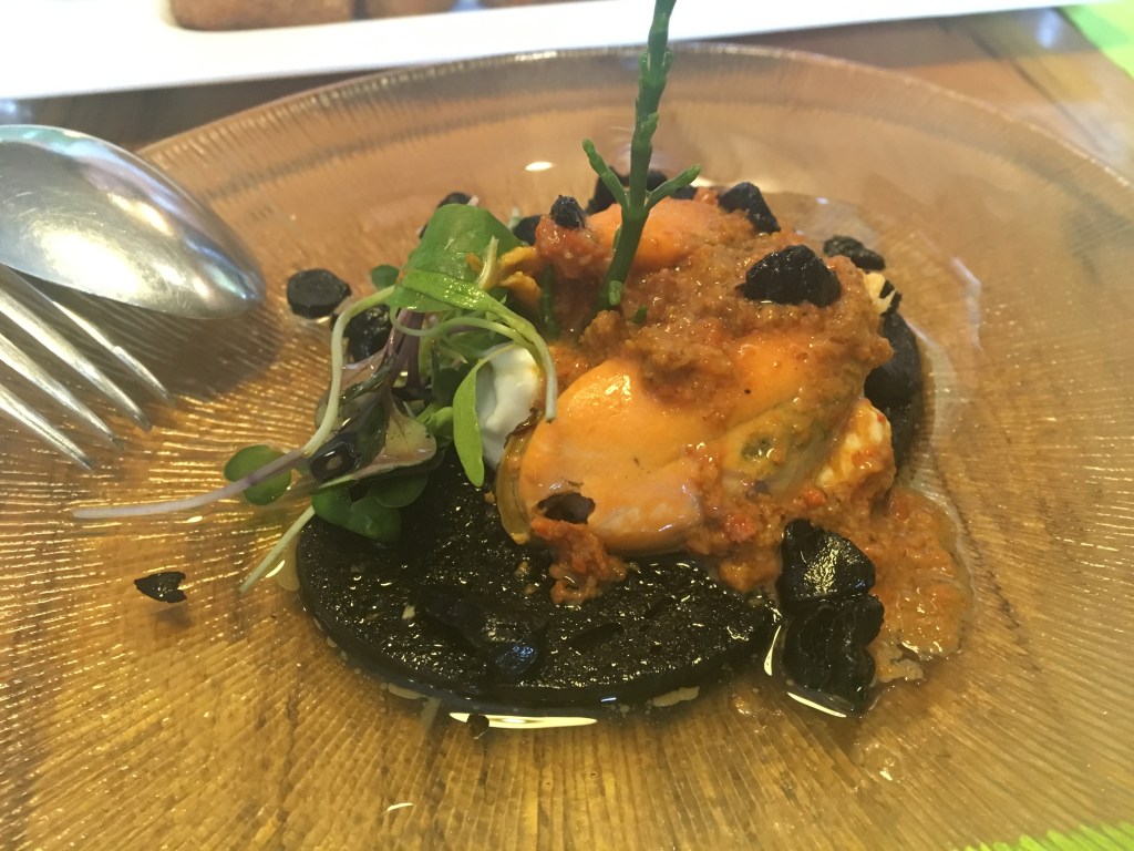 Mejillón con ajo negro