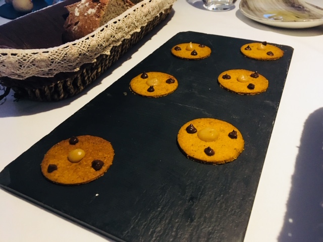 Galleta de boroño manzana y cremoso de morcilla