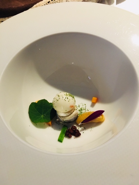 Gazpacho de manzana verde, sardina marinada y Pría (matices de tierra)