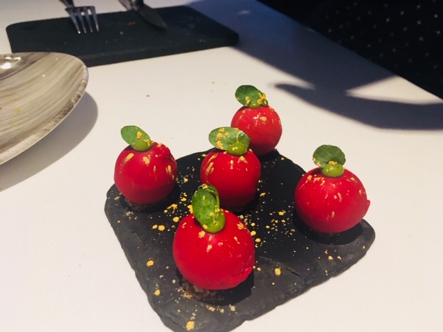 Joselito Pibil , vermú de manzana (cuitlacoche habanero y guacamole)