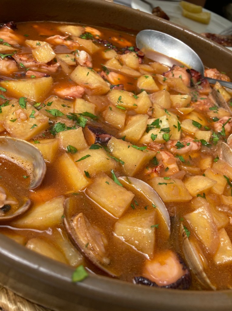 Cazuela de pulpo mariscado