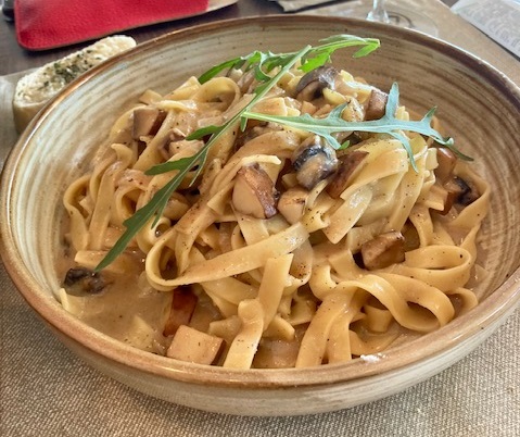 Tagliatelle glaseados en salsa de boletus